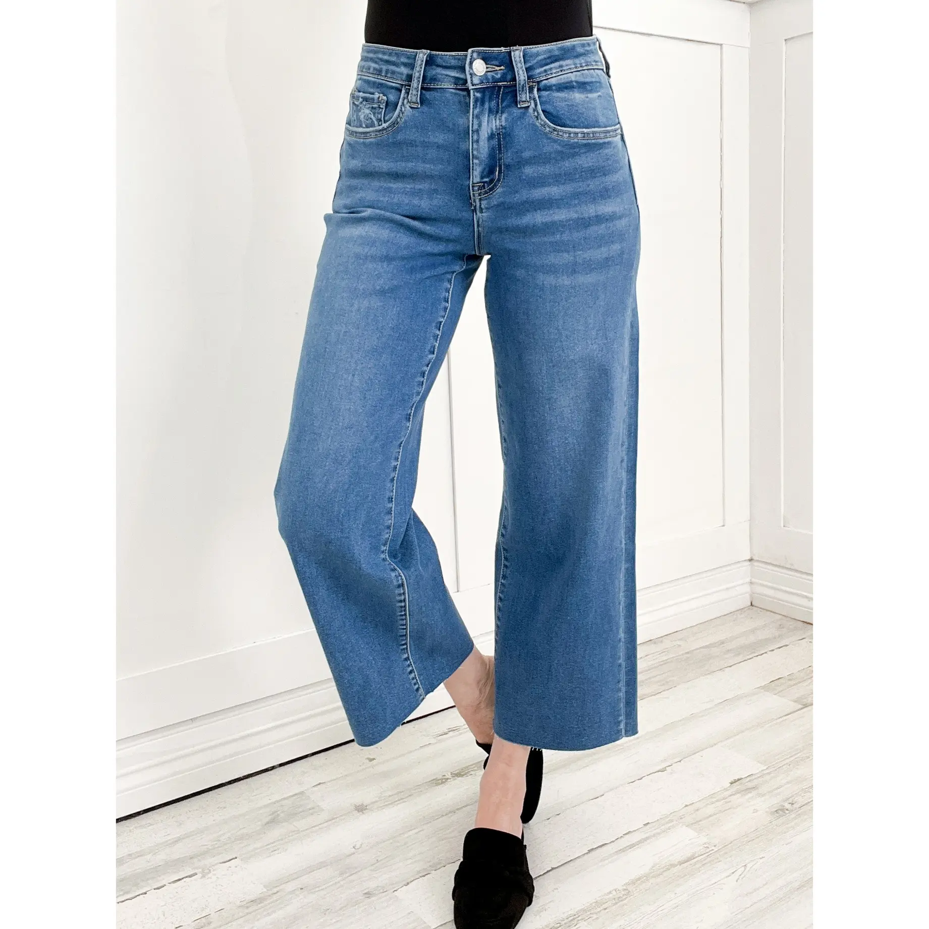 Vervet CATCH FIRE Hi-Rise Super Soft Cropped Slim Wide Jeans Vervet CATCH FIRE Hi-Rise Super Soft Cropped Slim Wide Jeans