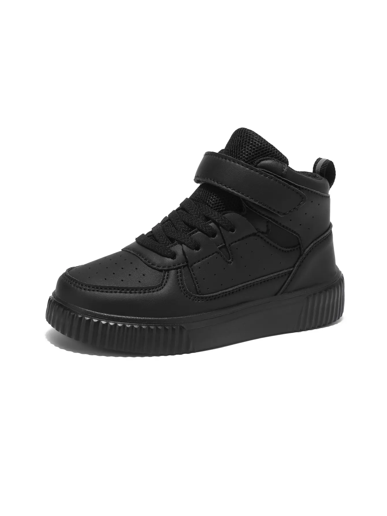 2026 new versatile kids’ athletic shoes—black color-block fashion flat shoes that are lightweight and comfortable for walking; suitable running shoes for boys and girls.