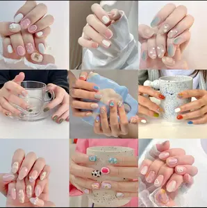 Blair:Customized Nails Picked In Liveroom
