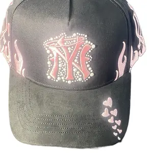 Gorra las Perlas en Bordados Color Rosa de Alta Calidad Edic Limitadaion con Diseño de Corazones y Rayas de Fuego