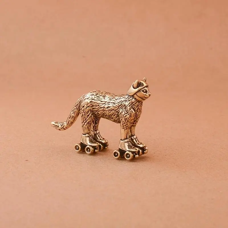 Vintage Copper Cat Skiing Statue, 1 Piece Cute Animal Design Decoration, Desktop Ornament for Home Living Room Bedroom, Home Decor, Collectible Figurine, Heavy Metal Figurine, Cute Collectible Figurines