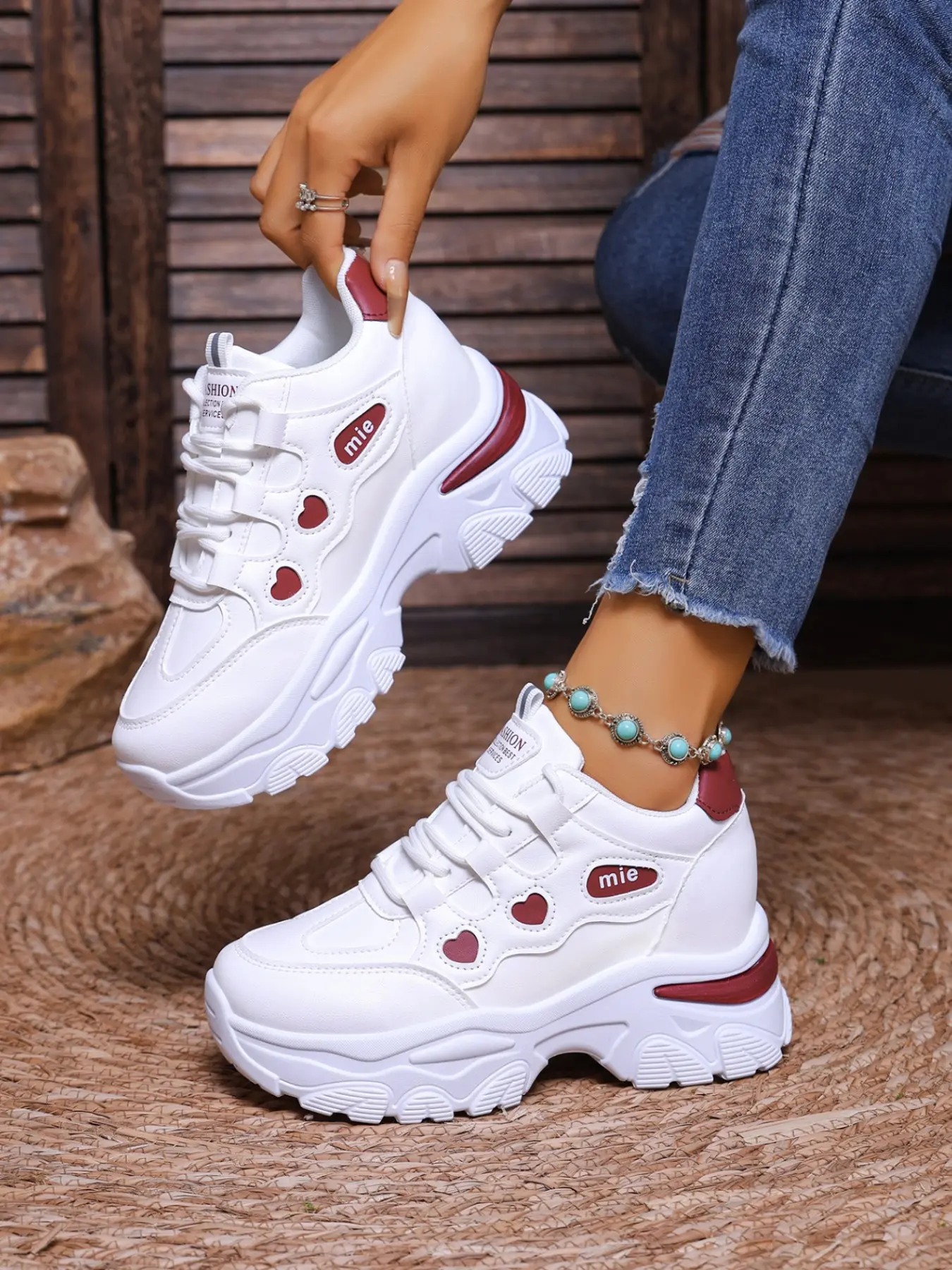 White platform casual shoes designed for women, featuring a non-slip thick sole, breathable and comfortable, suitable for daily wear, dates, and street style outfits, versatile and durable for all seasons.