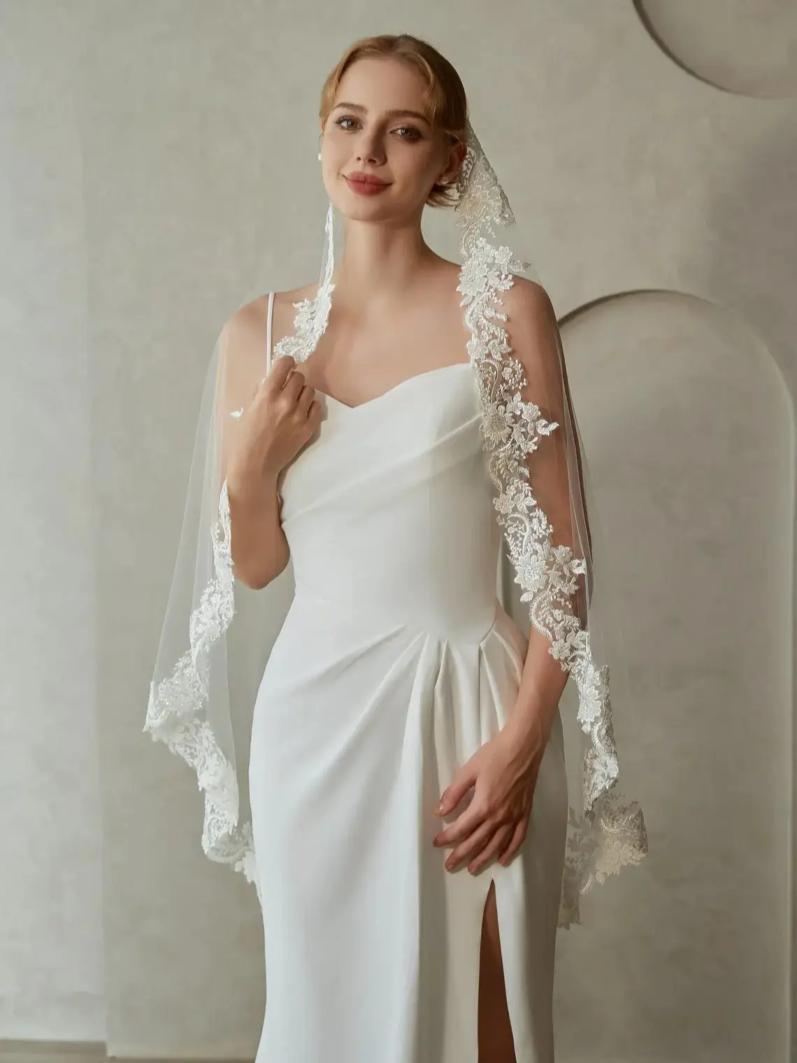 Floral Lace Mantilla Cathedral Wedding Veil for Bride, Long White Bridal Veil with Lace Appliqué Edge, Soft Tulle Wedding Veil with Comb, Elegant Vintage Bridal Headpiece for Church Ceremony, Wedding Photography & Reception