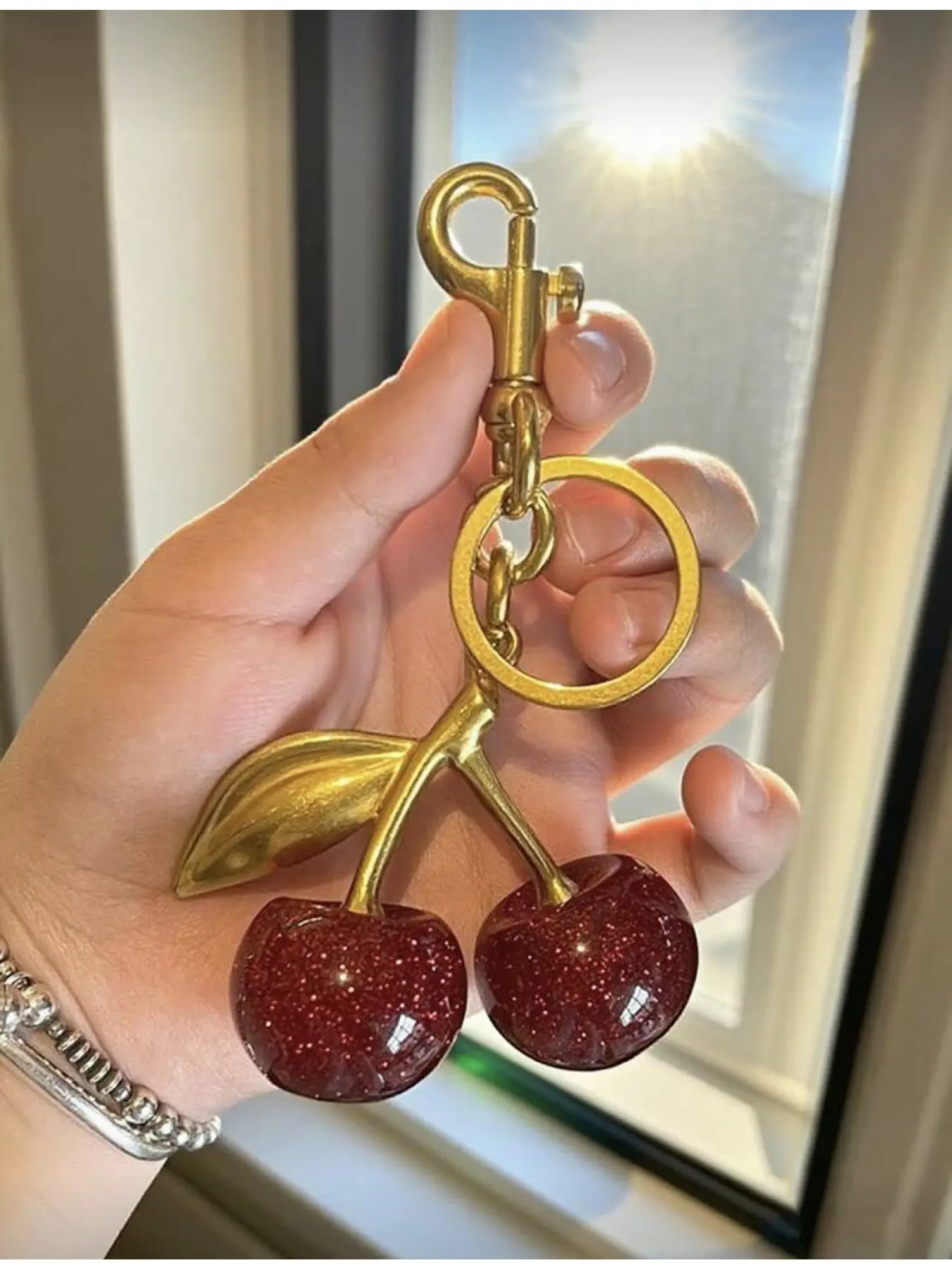 New Cherry Shaped Pendant 1pc Elegant Sparkling Resin Crystal Fruit Aesthetic Keychain Charm Handbag Accessories for Women