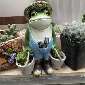 Cute Resin Frog Decoration Miniature Figurine, Creative Gift Home Garden Ornament, Office Micro Landscape Decor, Adorable Desk Accessory