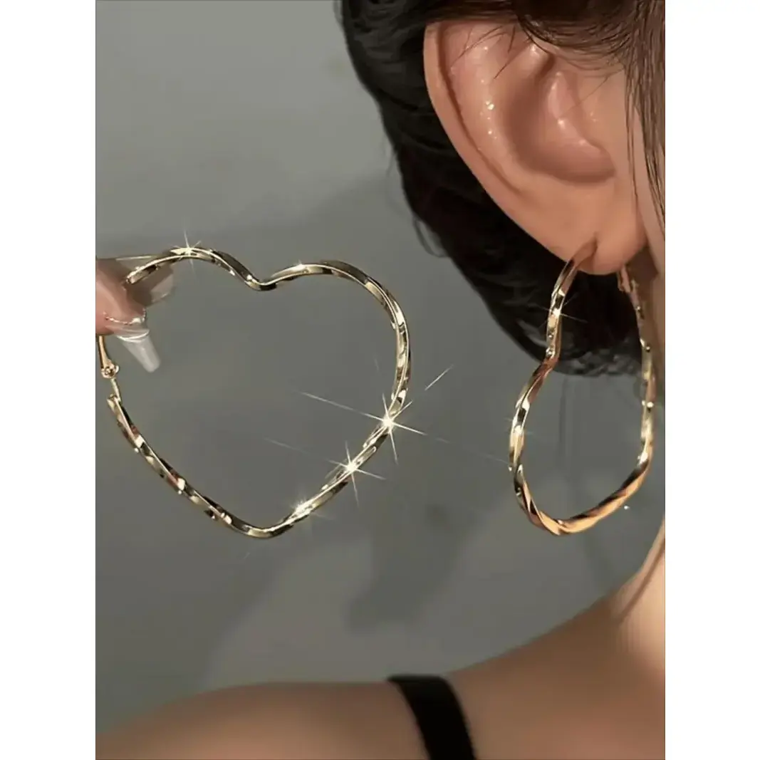 Virelyn B Female Oversized Facet Heart Shaped Ear Hoops, Gold Heart Earrings with Sparkle Metallic Twist, Lightweight Trendy Statement Party Costume Jewelry Accessories, Fashion