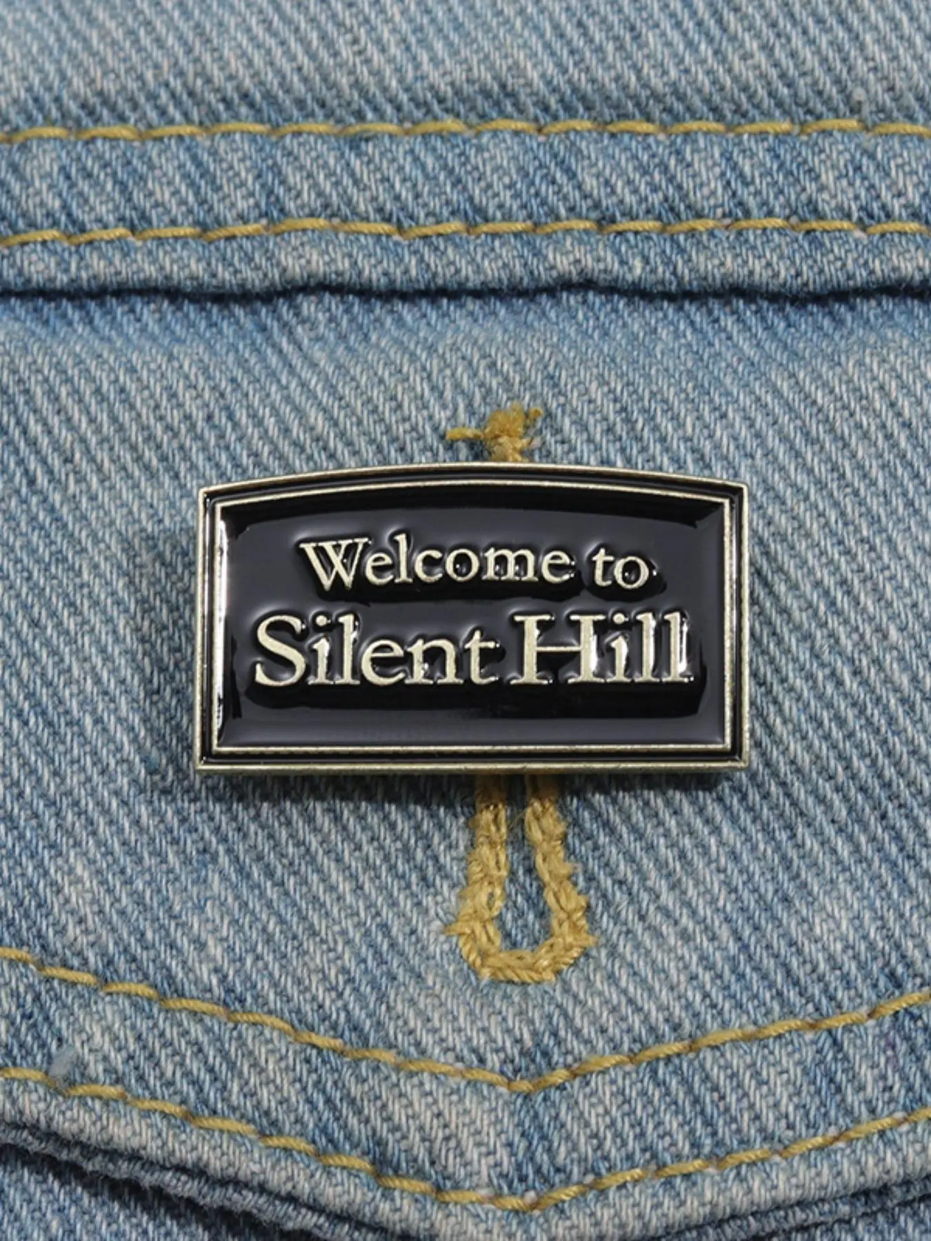 Welcome To Silent Hill Brooch, Fashion Alloy Badge, Emblem Badge Decoration for Backpack & Jeans, Enamel Pin, Lapel Pin Suitable for Backpacks, Jeans, Scarves, Hats Decoration, Men Accessories, Brooch Pins