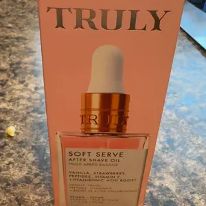 Soft Serve After Shave Oil – Soothes Razor Burn and Redness with Peptides & Hyaluronic Acid – Increases Collagen Production – Prevents Ingrowns and Brightens Uneven Skin Tone for Smoother Legs, Underarms & Pubic Area – Strawberry Vanilla Scent