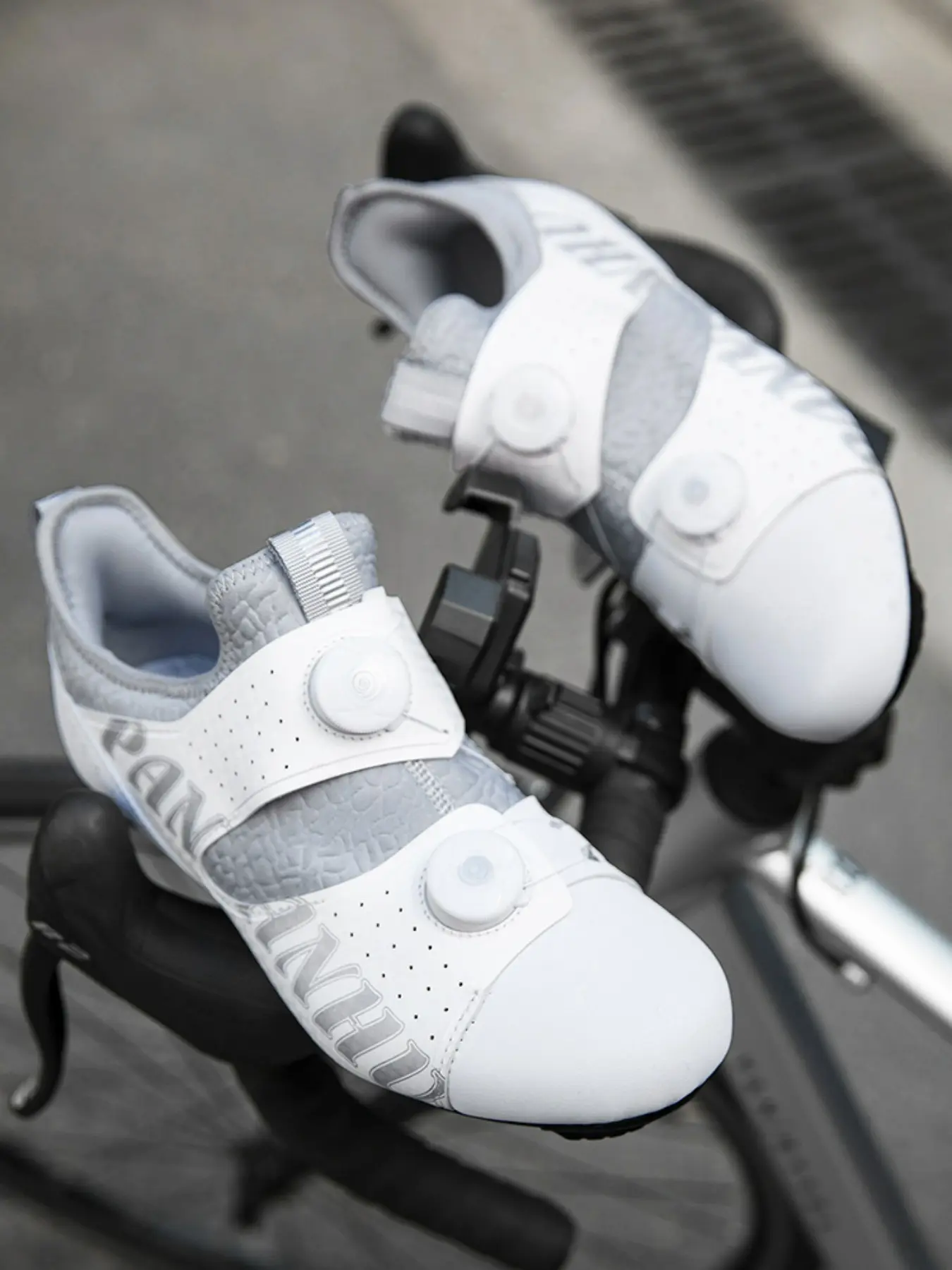 Unisex Bicycle Shoes Indoor Road Cycling Shoes Sports Shoes, Comfortable Riding Shoes for Men and Women, Durable Bike Shoes for All Seasons