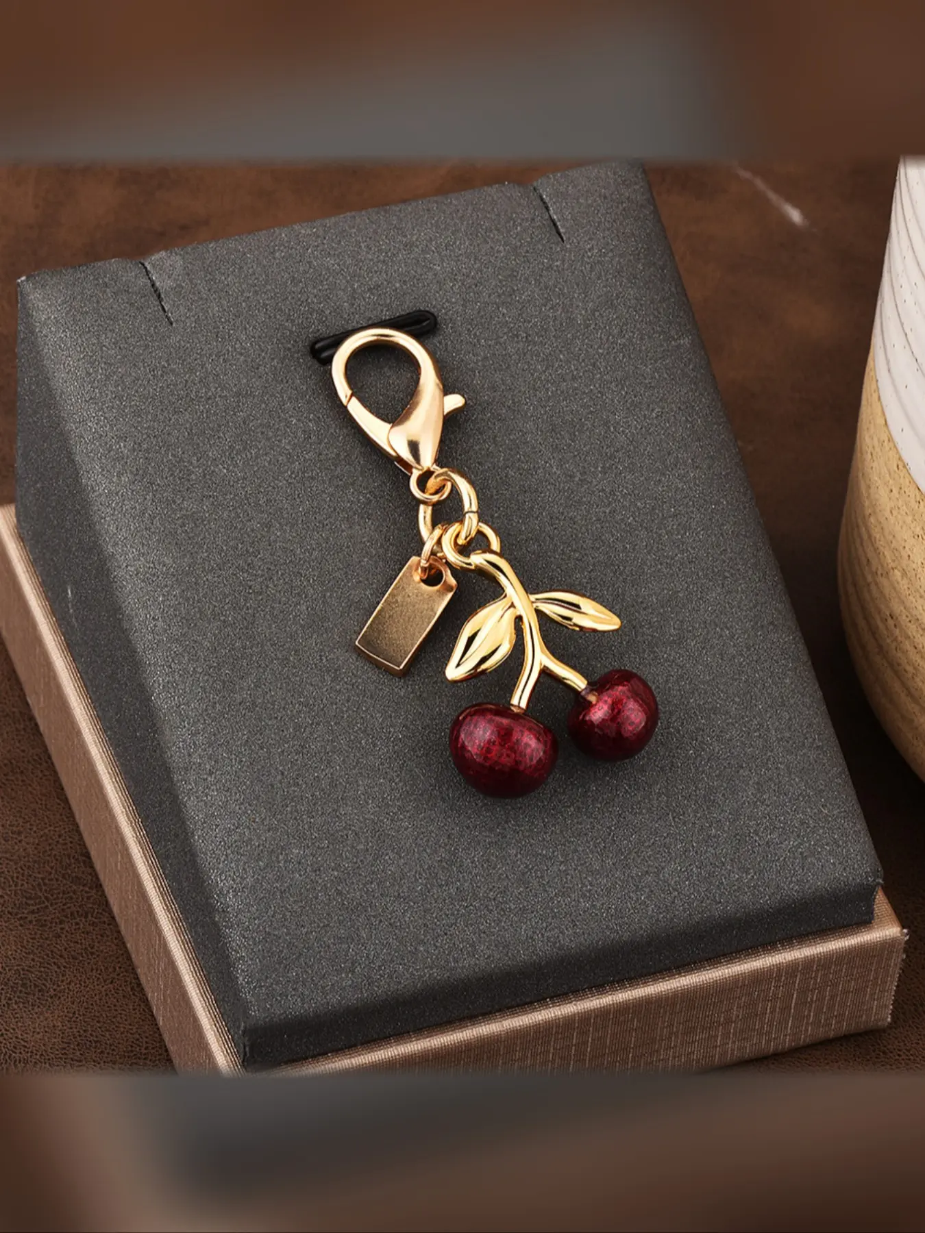 Bear Cherry Clover Butterfly Keychain, Cute Car Key Holder, Bag Accessory, All Seasons Decor, Plain Pattern, Trendy Cute Keychain, Zinc Alloy Keychain
