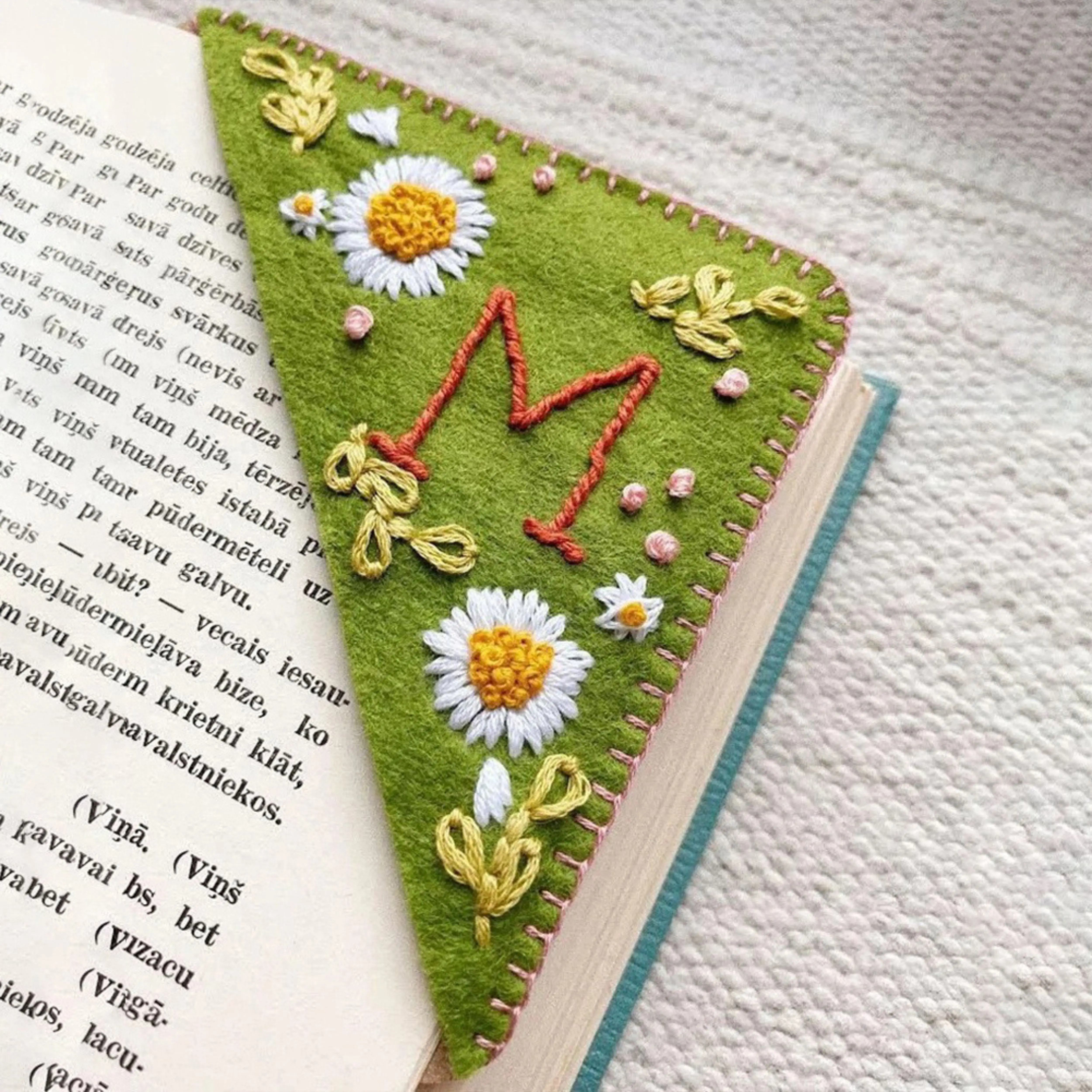 Personalized Hand Embroidered Corner Bookmark,Unique Cute Flower Letter Embroidery Bookmarks Accessories for Book Lovers,Felt Triangle Page Stitched Handmade Bookmark