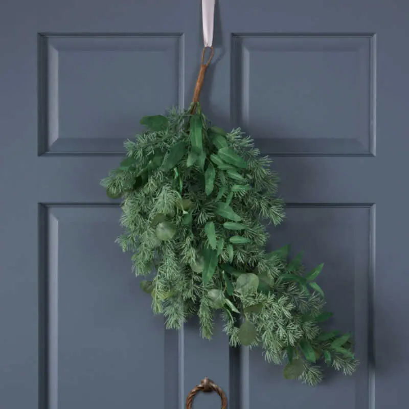 LEAVES TEARDROP WREATH Realistic Look, Easy Maintenance