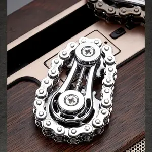 Finger Spinner Gear Design Bicycle Chain Holographic Effect Office Relaxation Durable Metal Toy Perfect Father's Day Gift Stress Relieving Accessory
