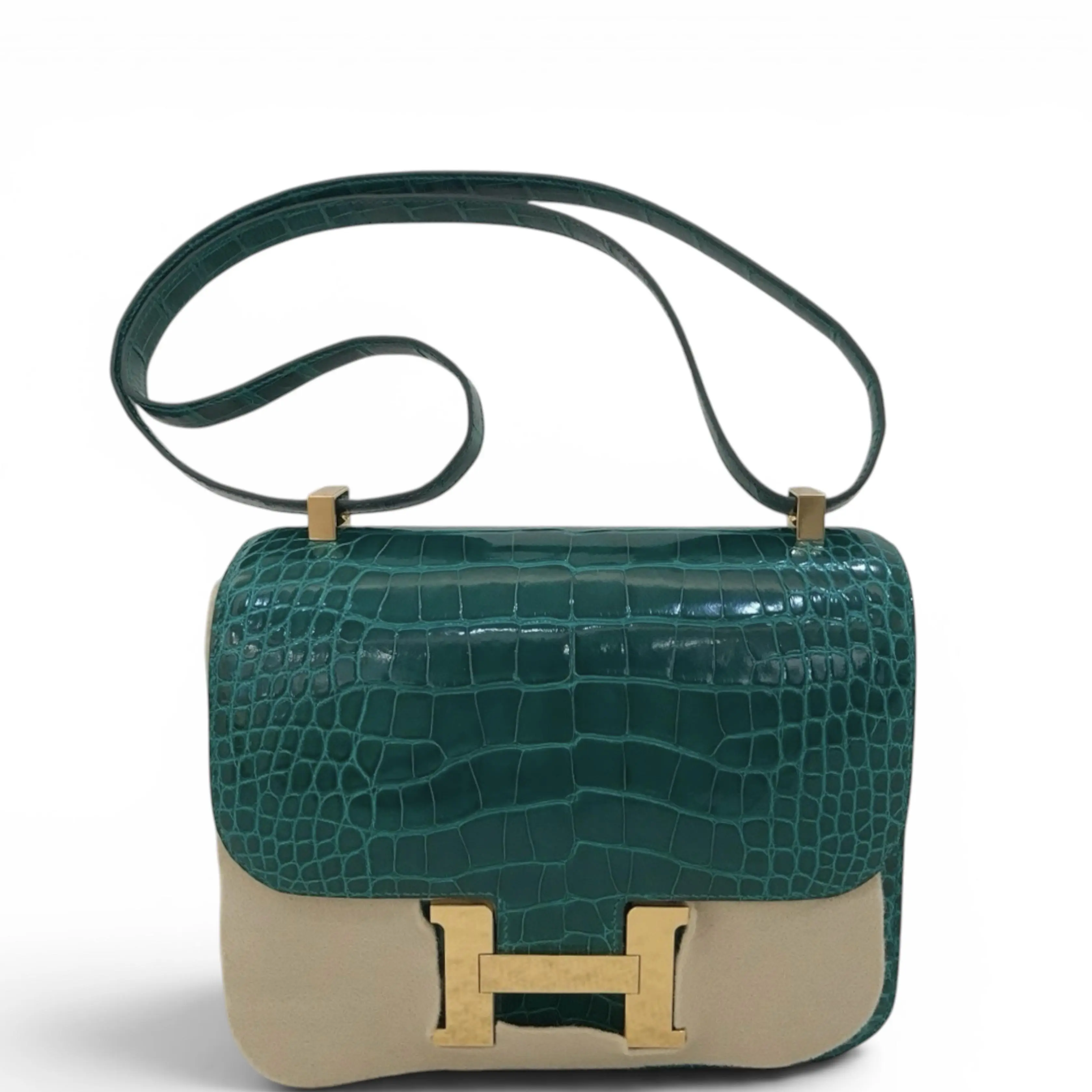Pre-owned HERMÈS Leather Shoulder Bags Hermes Constance 24 6Q Vert Emeraude (0415a5)