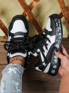 Women's Fashion Contrast Color Trend Trick or Treat Halloween Elements Spider, Skull, Bat, Pumpkin Casual Sneakers, Breathable Comfortable Low Top Skateboard Shoes, Suitable for Halloween Christmas Gifts, Black Friday Carnival, Outdoor Sport, Party