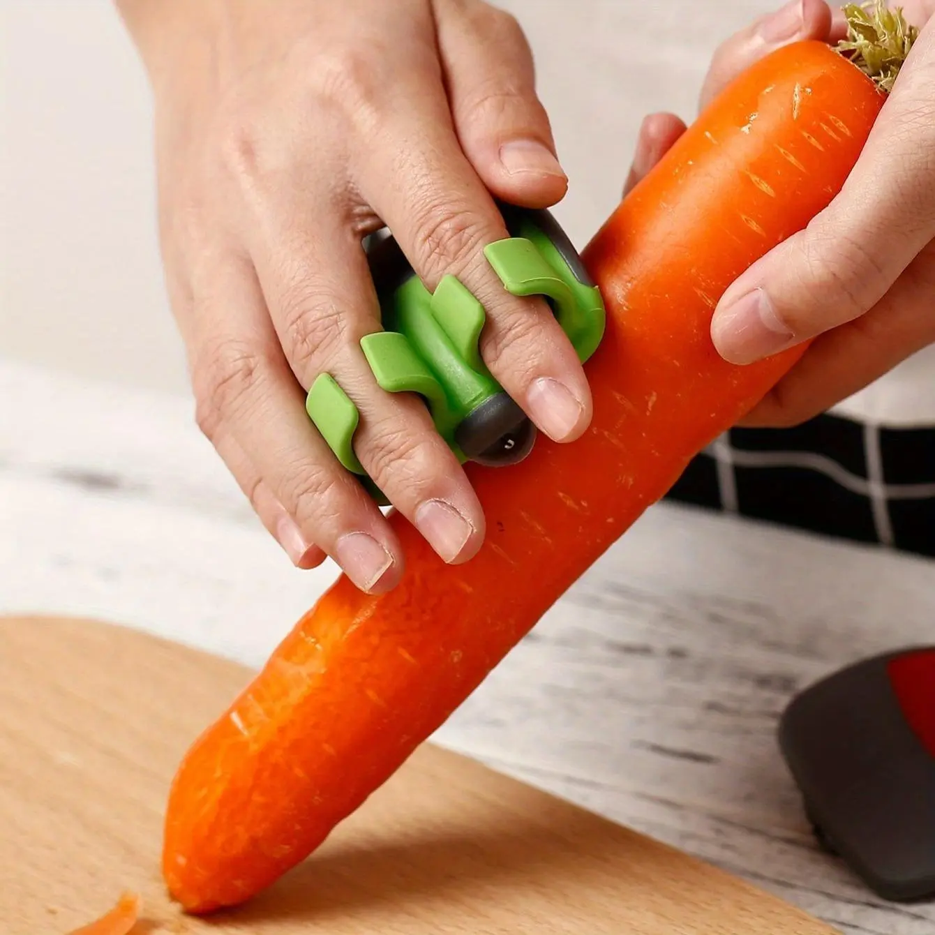 Hand-Powered Palm Vegetable Peeler - 1 Count, Finger Grip, Comfortable Kitchen Gadget, Multi-Purpose 1-Handed Tool for Pumpkin, Fruits & Veggies, Fruit Peeling Peelers, Hand-Powered Peelers
