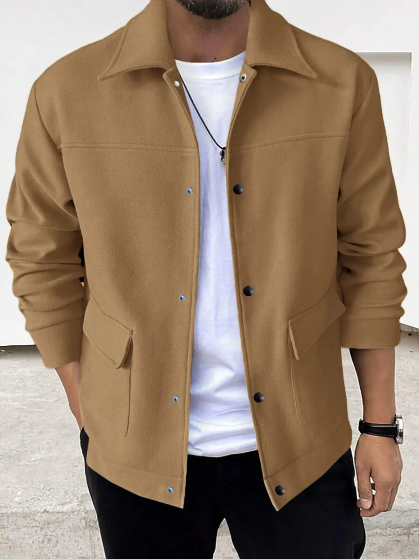 A men's outdoor solid color lapel button workwear style jacket with pockets, loose version casual trend top, warm and comfortable fabric, suitable for outdoor sports daily leisure, travel and other scenes in autumn and winter, Loose Fashion Jacket