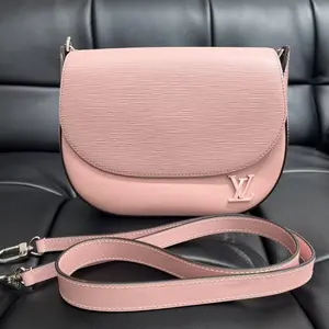Pre-owned Louis Vuitton EPI Calfskin Shoulder Bags LUNA Pink Wavy Pattern Crossbody Bag with Silver Hardware