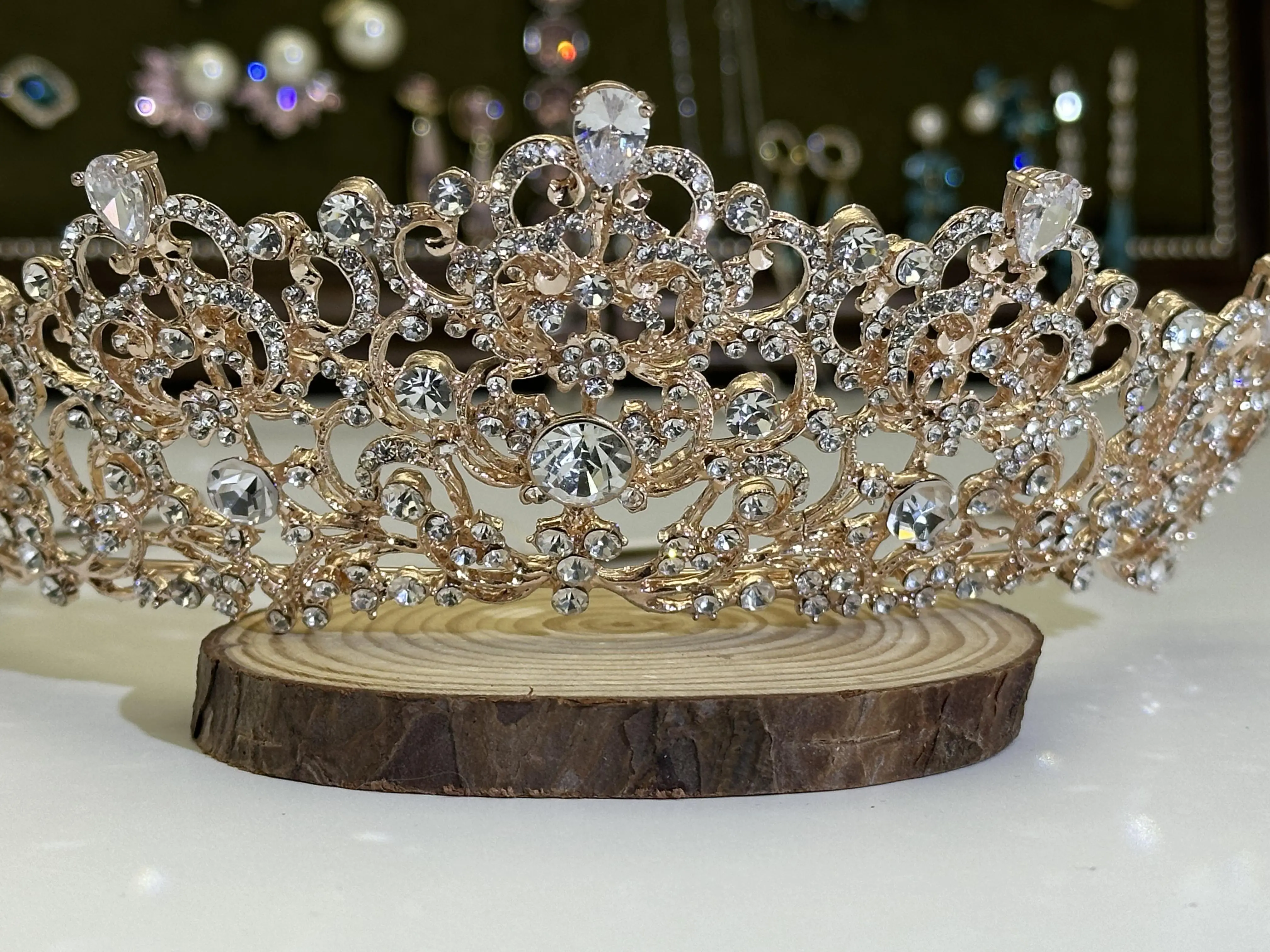 Vintage-Style Formal Crown for Women, Elegant Gold and Silver Tone Dress Accessory with Included Wooden Display Base, Accessories