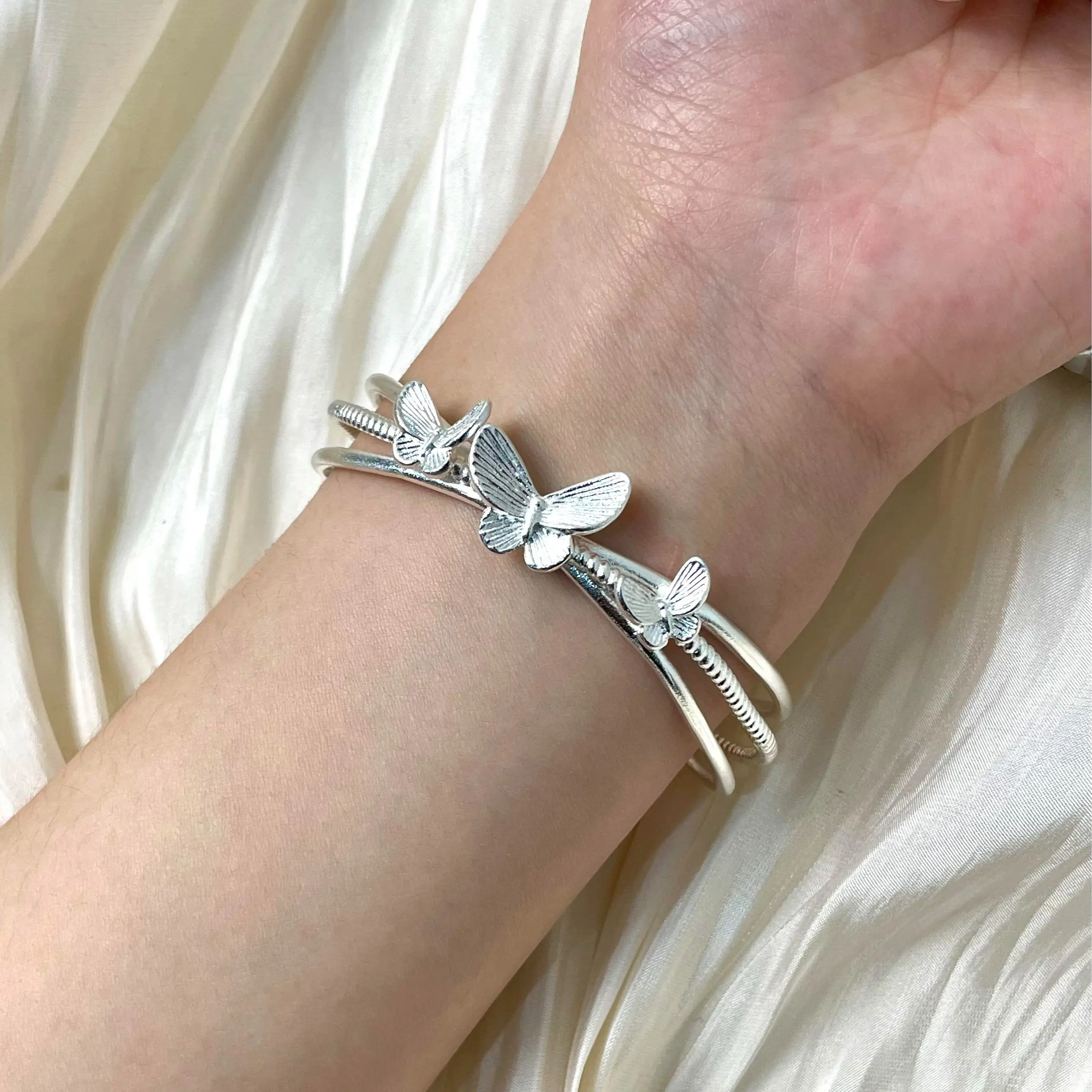 Women's S925 Sterling Silver Lead-Free Metal Butterfly Trio Open Cuff Bracelet, Adjustable Elegant Artistic Animal Jewelry, Nature-Inspired Keepsake Gift for Birthday, Anniversary