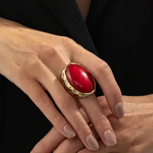 Female Resin Gemstone Ring, Exaggerated Geometry Ruby Design, Vintage Metal Knock Detail, Oval Wide Face, Christmas Red Elegant Everyday Costume Jewelry Ring, Elegant Everyday Ring