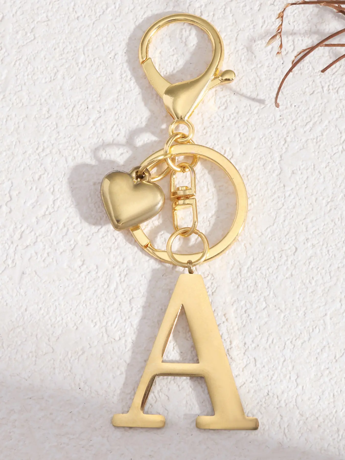Heart-Shaped Letter Keychain, Cute Initial Accessory for Ladies & Girls, Perfect for Wallets Bags Backpacks, Stylish Keychain, Trendy Cute Keychain, Stylish Keyring, Fashion Keychain