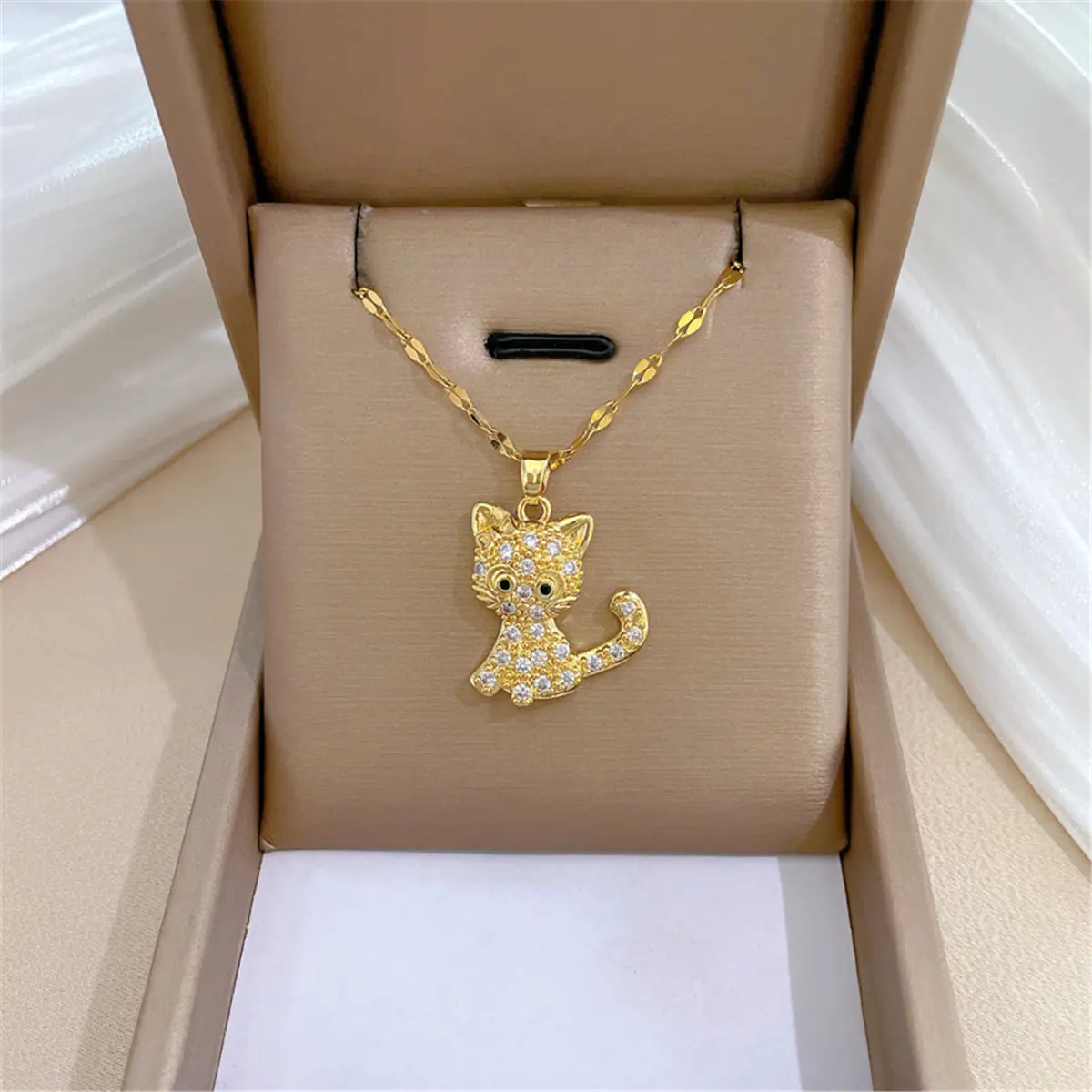 Short Kitten Necklace for Women, Dainty Copper Cat Pendant with Sparkling Zirconia on a Stainless Steel Chain, Elegant Animal Jewelry Gift, Animal Graphic Necklaces, Unisex, Daily, Geometric, Casual, Copper-Encrusted