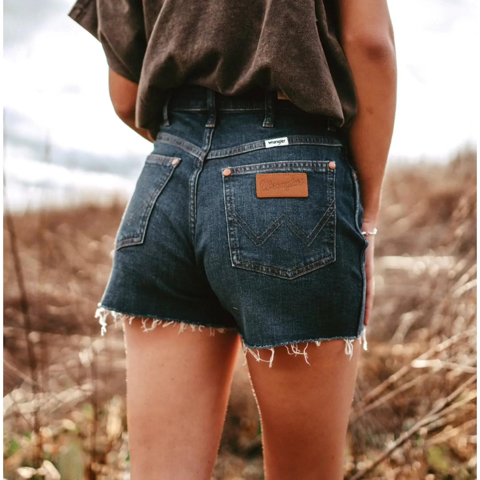 Wrangler Women's Trisha Super High Rise Denim Shorts, Soft Stretch Cotton Stonewash Cutoffs with a Regular Fit and Frayed Hem, Day, Bottom, Elastane, High-Waisted Fit, Casual, Super High Rise 11 3/8"