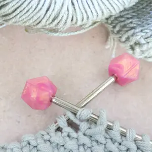 4pcs Knitting Needle Stoppers 17mm Extra Large Hexagonal Rhombus Bowknot Design Anti Slip Anti Drop Yarn Needle Caps Crochet Needle Protectors Knitting Accessories Supplies