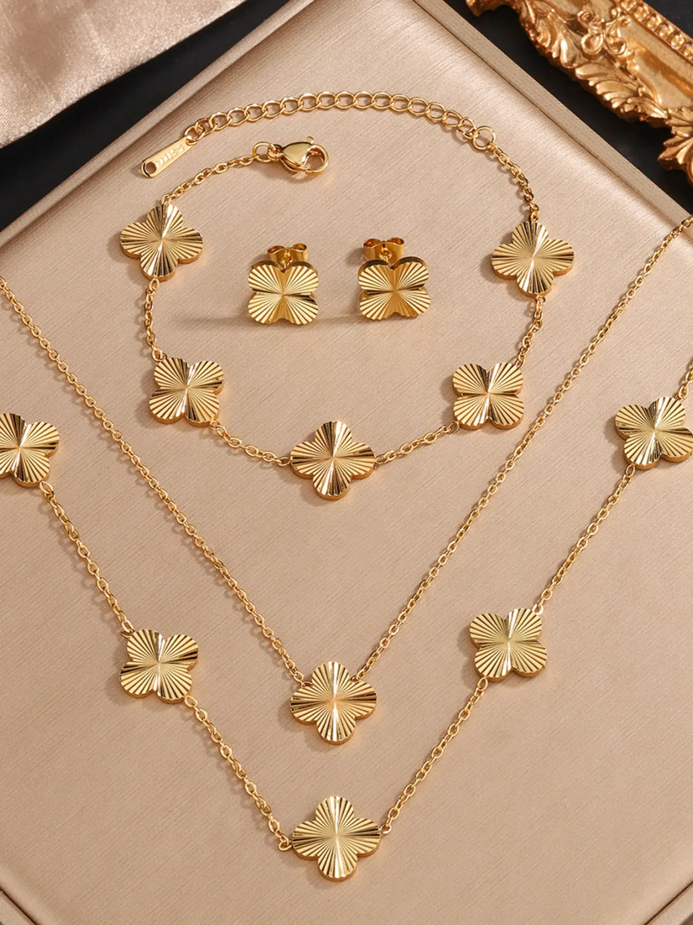 Fashionable Stainless Steel Clover Bracelet, Lightweight Luxury Titanium Steel Jewelry Set, Decorative Floral Set, Elegant Necklace and Earrings Combo, Necklaces Earrings Set