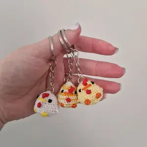 Handmade chicken keyring crochet amigurumi - microcrochet