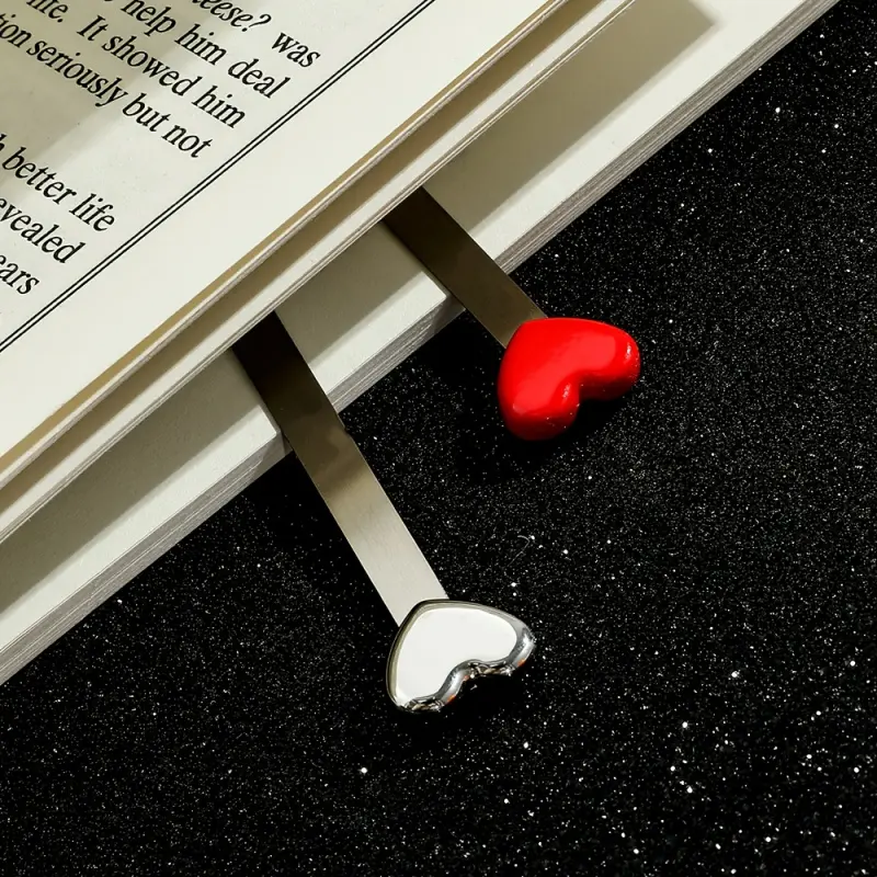 Elegant stainless steel bookmark, used to mark pages, suitable for both men and women, is the perfect choice for literary lovers.