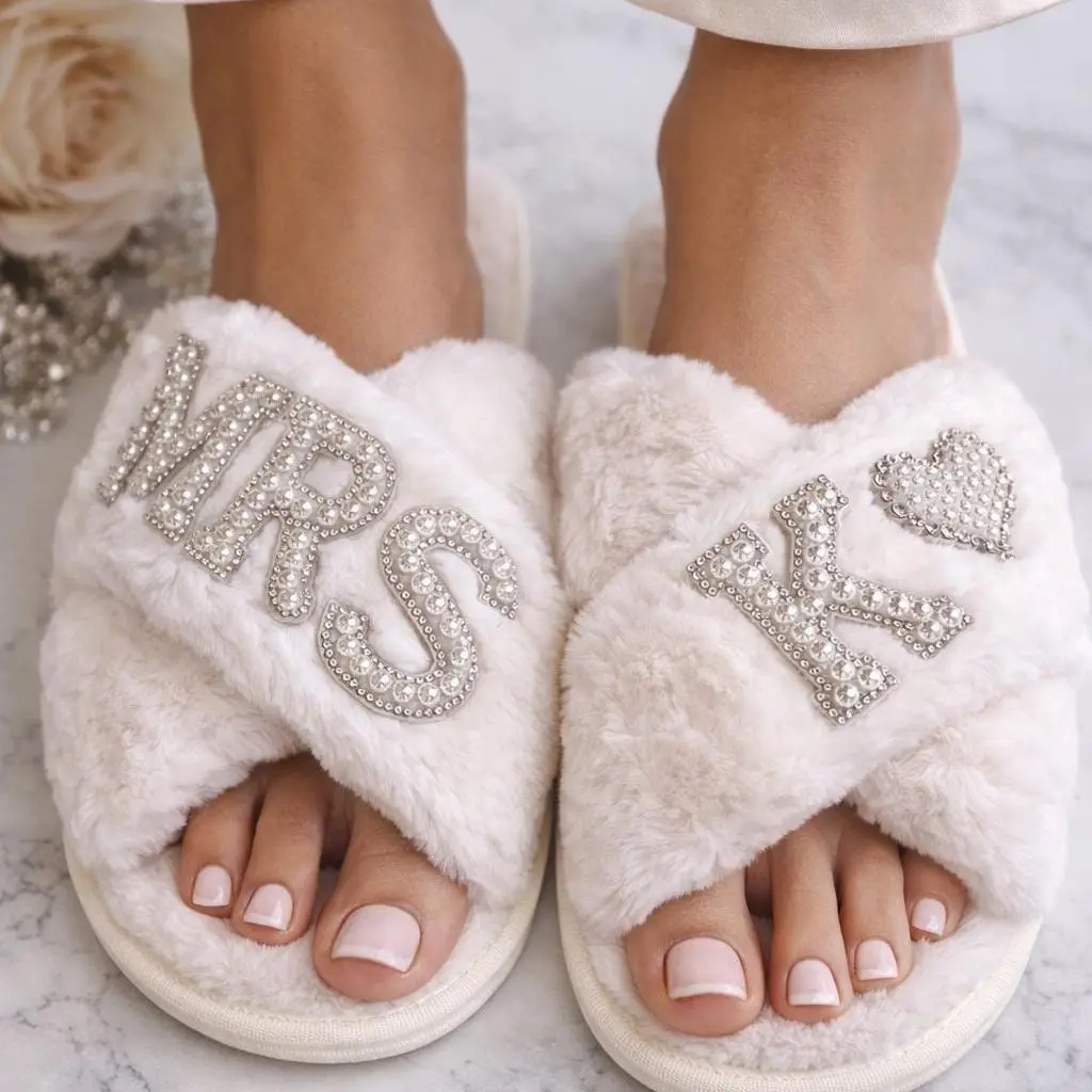 Personalized Mrs Bridesmaid Slippers Custom Bride Slides Rhinestone Wedding Slippers Bridal Shower Gift Honeymoon Footwear Engagement Gift