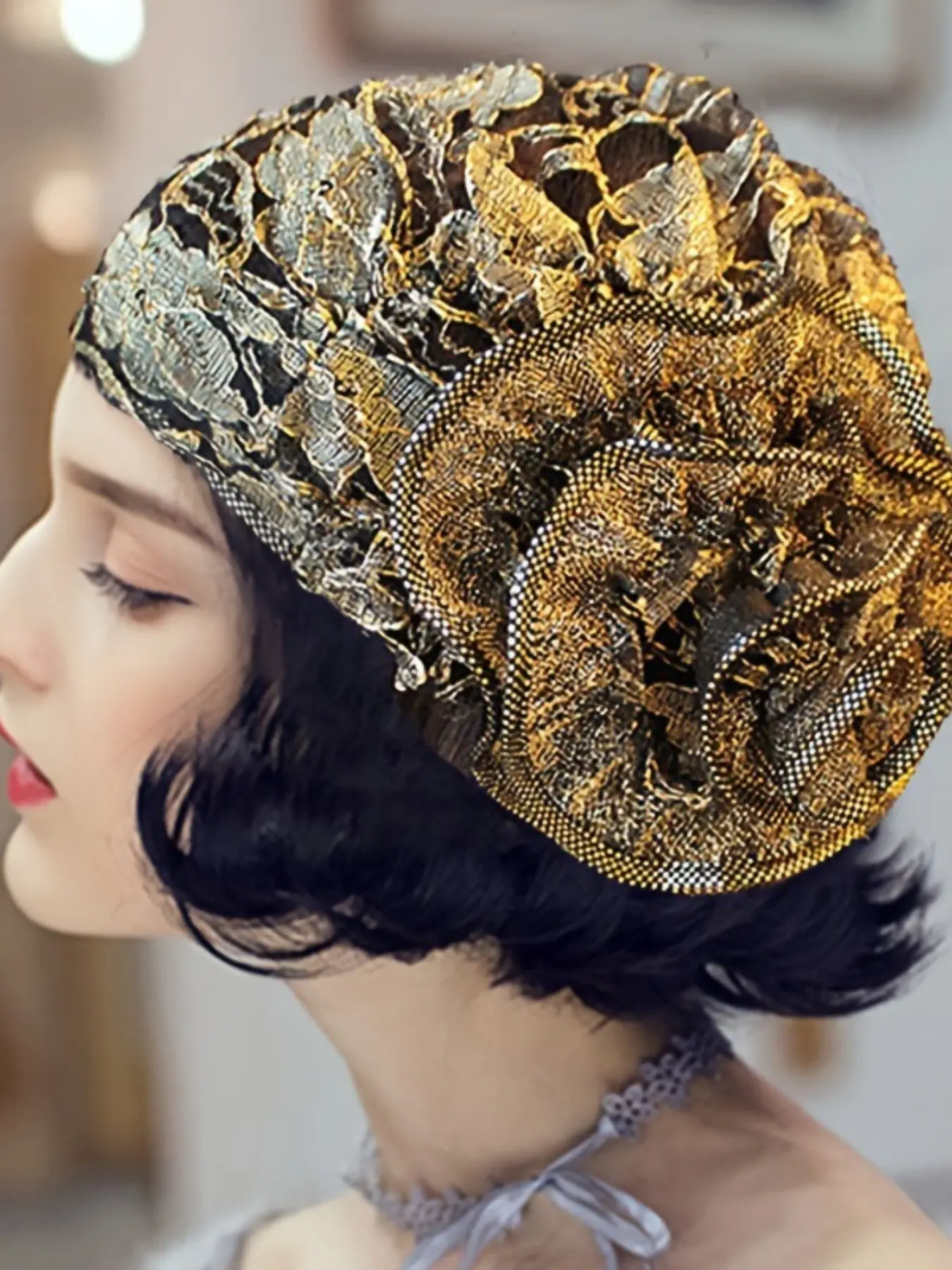 1PCS Luxury Gold Lace Ethnic Pattern Turban Hat with Rhinestone Flower | Elegant Moroccan Head Wrap for Women | Vintage Party Headwear Styling Accessory Fashion Turban Headwrap
