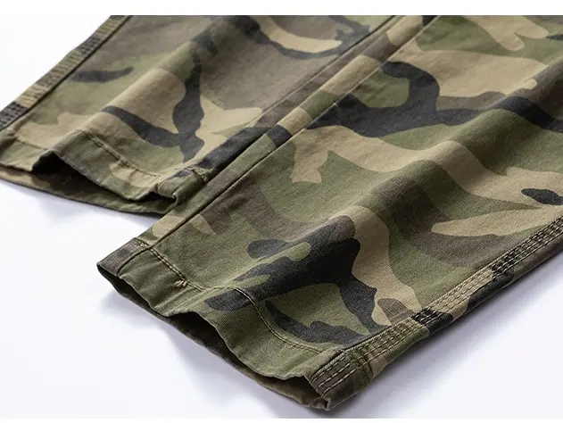 Clean Gent men&rsquo;s practical camouflage cargo pants with flap design and multiple pockets, made from cotton fabric&mdash;soft, comfortable, and breathable&mdash;with drawstring, zipper, and button closures; suitable for everyday commuting and a Father&rsquo;s Day gift.