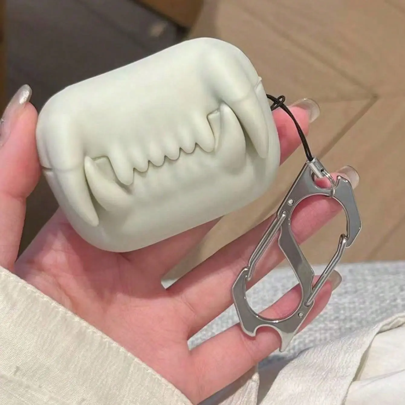 1 Zombie Tooth Earphone Case,Cute wireless Bluetooth earphone case, drop resistant, durable and stylish accessory, suitable for AirPods pro3/1/2/3/4/pro/pro2(Different models may have different shapes)