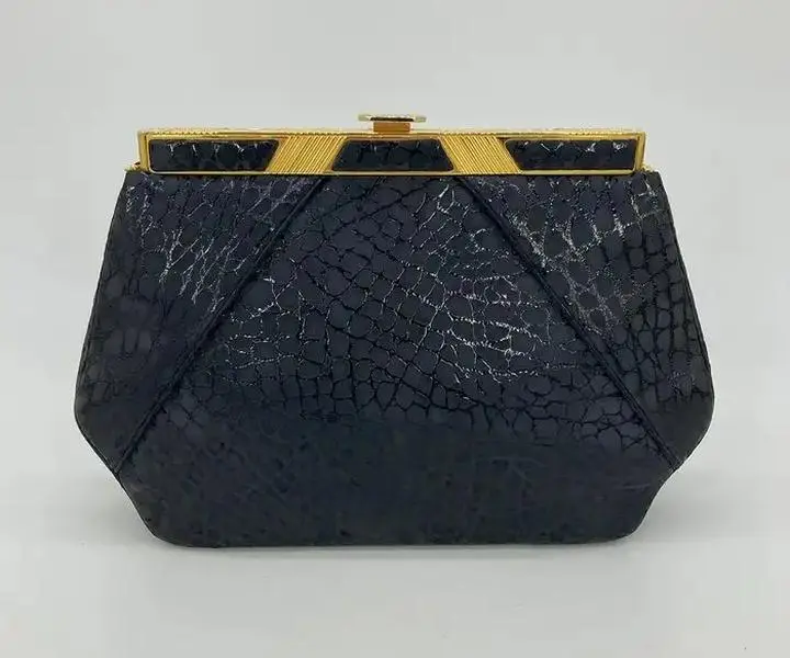 Pre-owned JUDITH LEIBER Embossed Suede Clutches & Wristlets Leiber Black Alligator Clutch