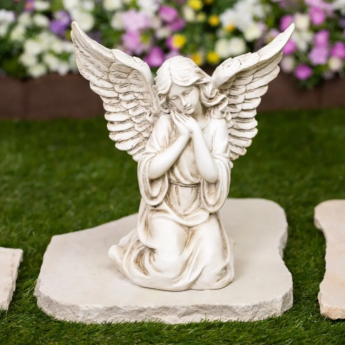 Northlight 35836020 Kneeling Angel with Open Wings Statue - 13 in.