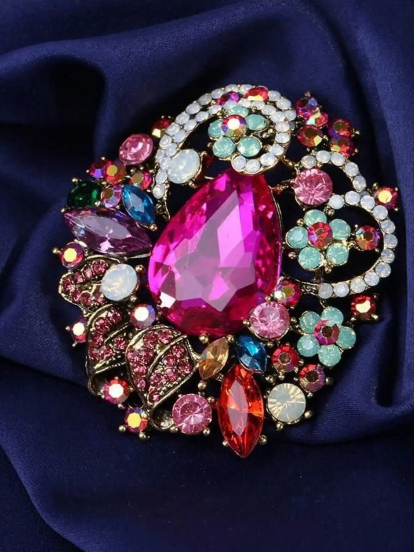 Bohemian Crystal Luxurious Classic Elegant Versatile Large Glass Rhinestone Lapel Brooch Pin Clip Jewelry, Stylish Accessory for Any