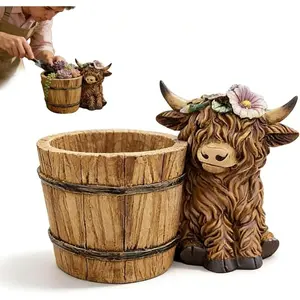 Rustic Farmhouse Style Resin Cow Succulent Planter, Whiskey Barrel Planter, High-End Bull Design Wooden Bucket Pot, Ideal for Desktop Decoration and Gifts