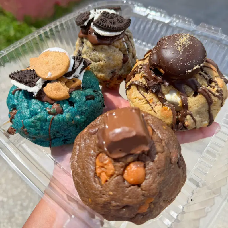 Chocolate lover box - 4 stuffed chocolate cookies