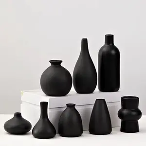 Noir — Matte black ceramic vase, minimalist