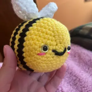 Crocheted bee, ready to ship, bee amigurumi, plushie bee