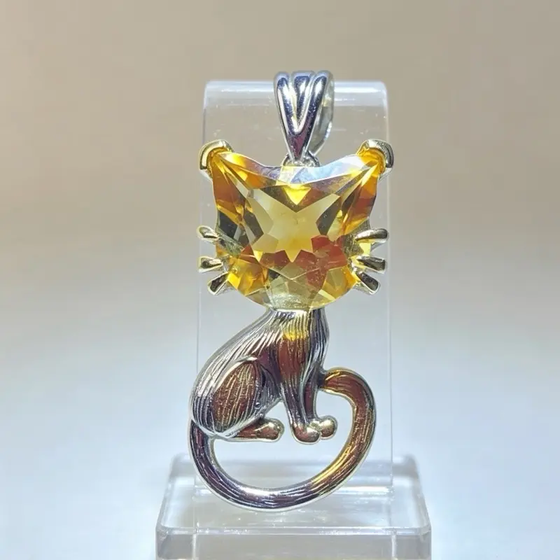 <PingEast Jewelry>Citrine pendant----925 Sterling Silver Pendant featuring a 10 mm eye-clean natural Citrine carved as a black cat design. Elegant, playful, and versatile—perfect for any outfit