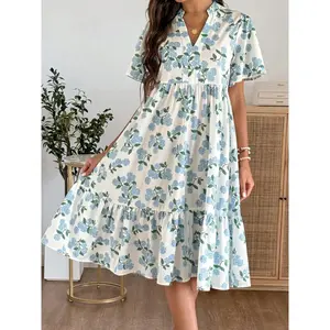 Women’s V-neck short-sleeve midi dress with a layered skirt, made from white fabric with blue hydrangea prints, Women’s Wear, featuring an everyday style, suitable for city shopping, afternoon tea with friends, or light commuting occasions