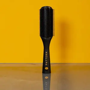 PATTERN Beauty Shower Brush | No-Breakage Wet Detangling & Definition for Curly & Coily Hair