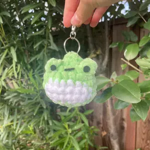 Crochet-Green frog keychain