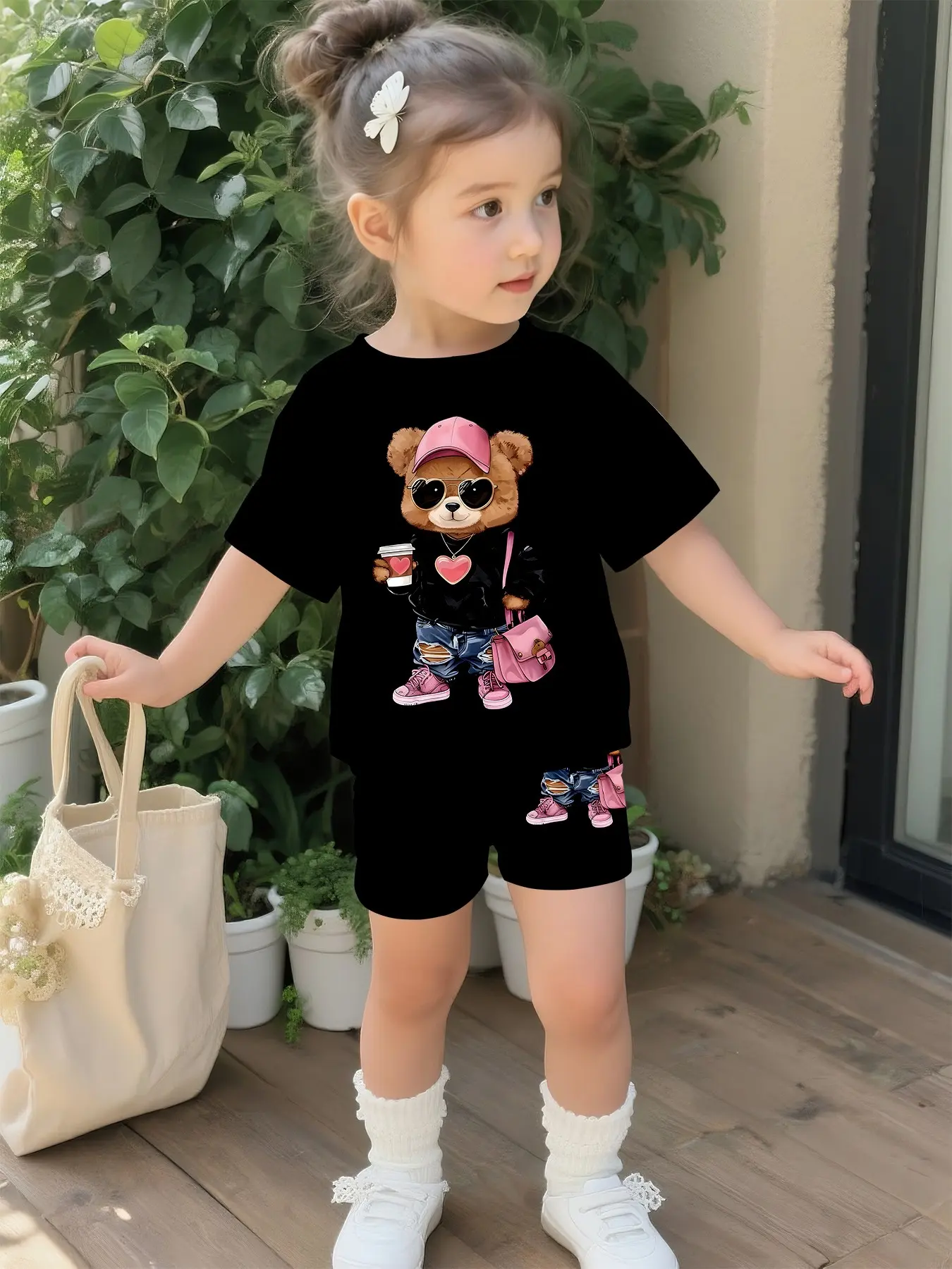Sweet Summer Girls' Two-Piece Set, Loose Short Sleeve T-Shirt with Bear Print Shorts, Casual Home Wear, Suitable for Indoor and Outdoor Activities, Summer Outfits Set