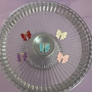 Flat Bow Charm Dust Plug