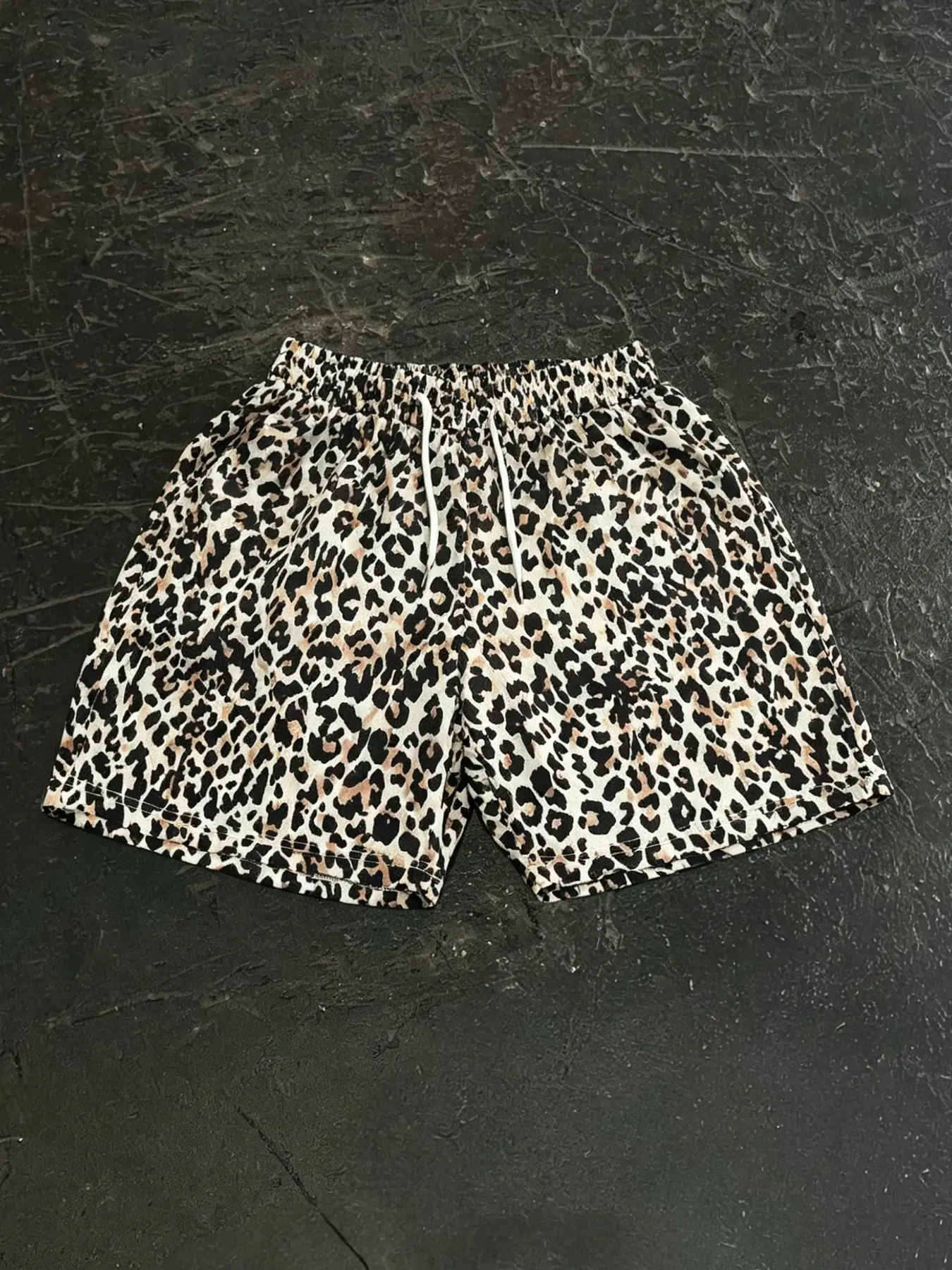 Trendy Leopard Print Men's Drawstring Casual Shorts, Elastic Waist, Breathable Fabric, Perfect for Beach Vacations, Gym, Daily Streetwear, Fashionable Summer Shorts